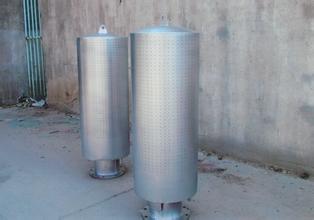小孔消音器